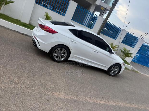 Hyundai Elantra 2018 White