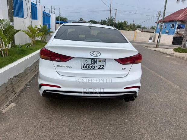 Hyundai Elantra 2018 White