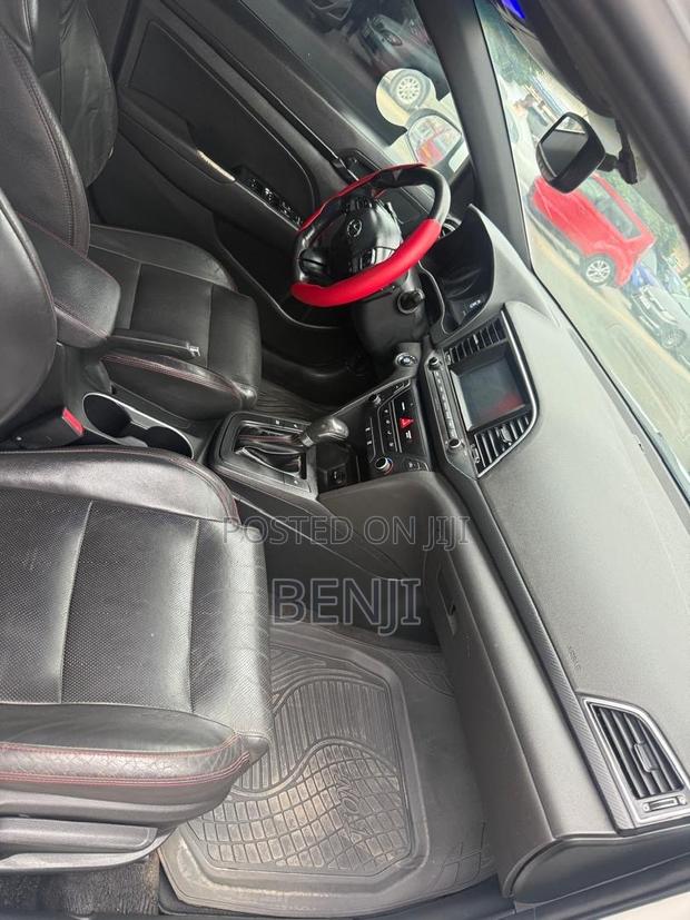 Hyundai Elantra 2018 White