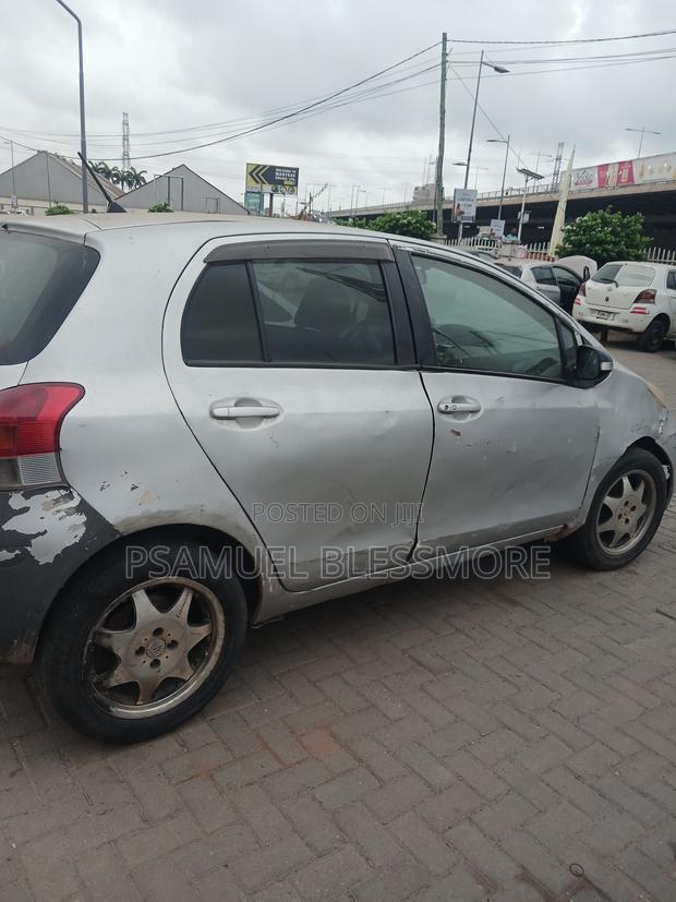Toyota Vitz 2010 Gray