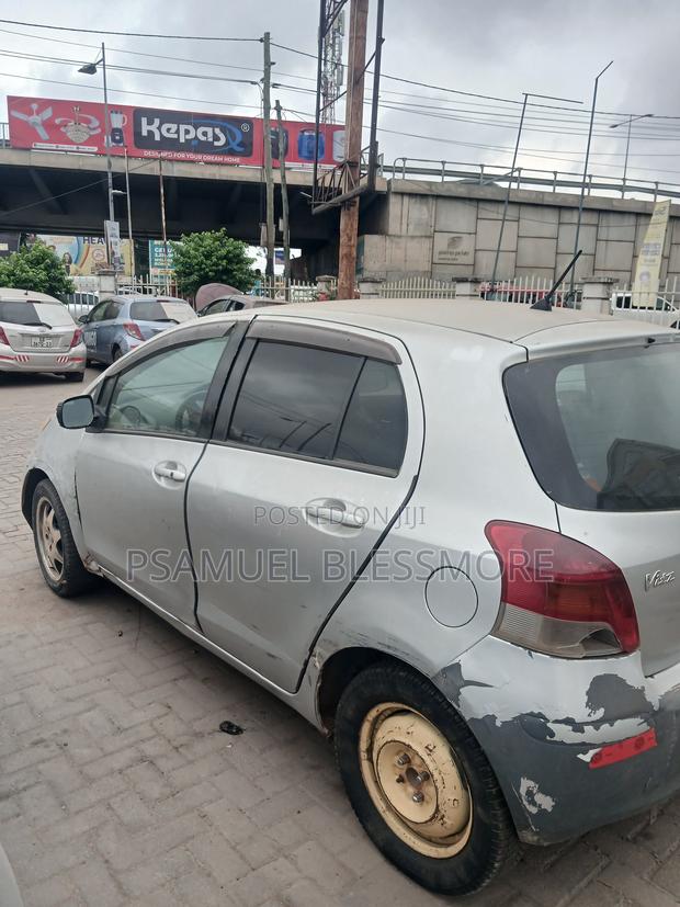 Toyota Vitz 2010 Gray