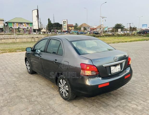 Toyota Yaris 2010 Black