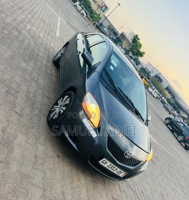 Toyota Yaris 2010 Black