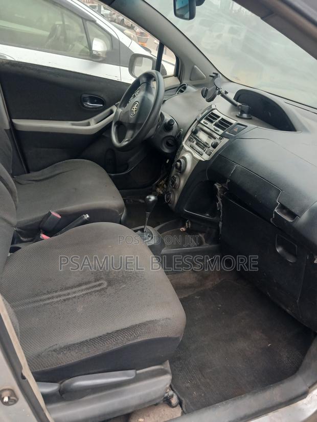 Toyota Vitz 2010 Gray