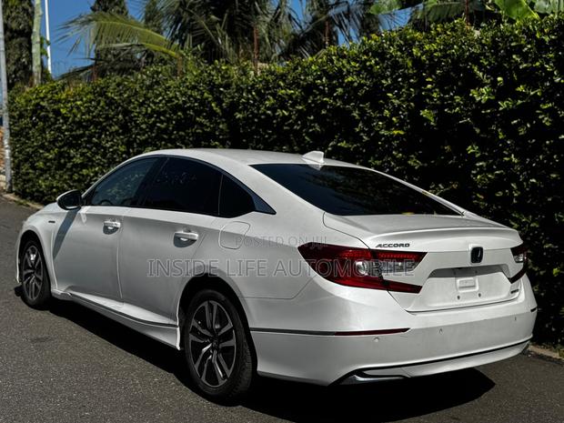 Honda Accord Touring 2.0T 2022 White