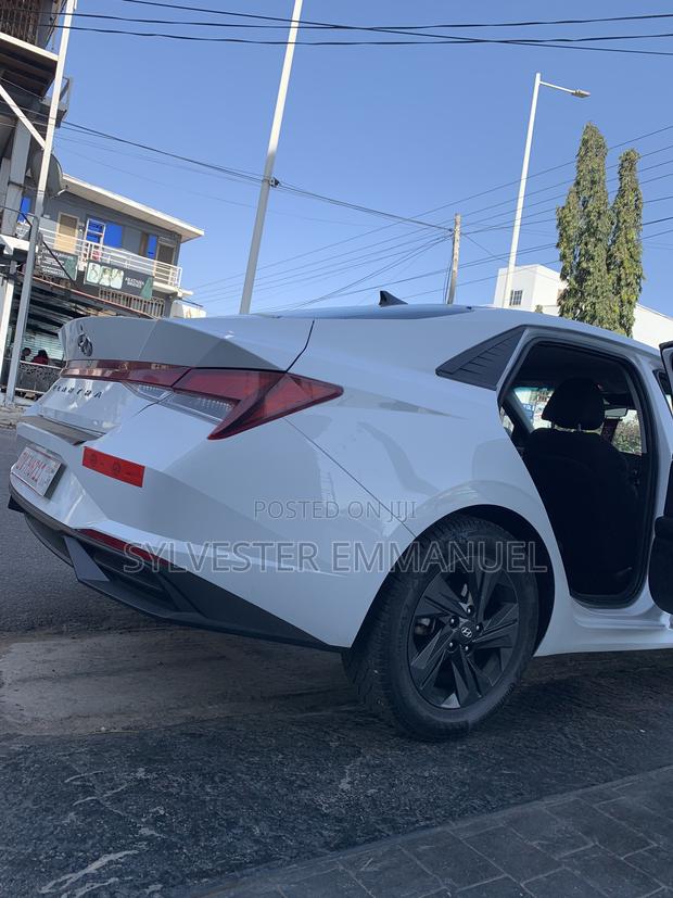Hyundai Elantra Limited 2022 White