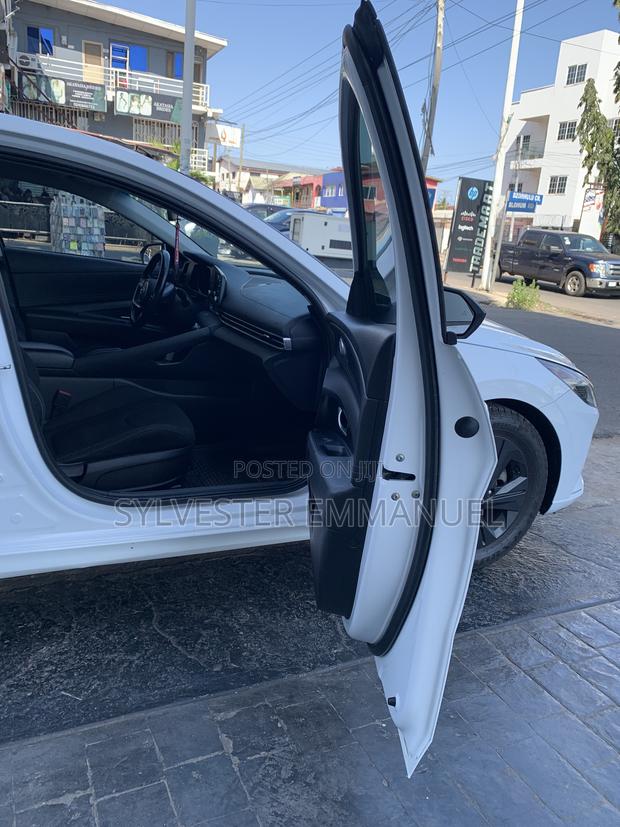 Hyundai Elantra Limited 2022 White