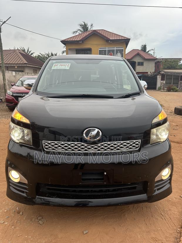 Toyota Voxy X L Edition 2WD 8-Seater 2013 Black