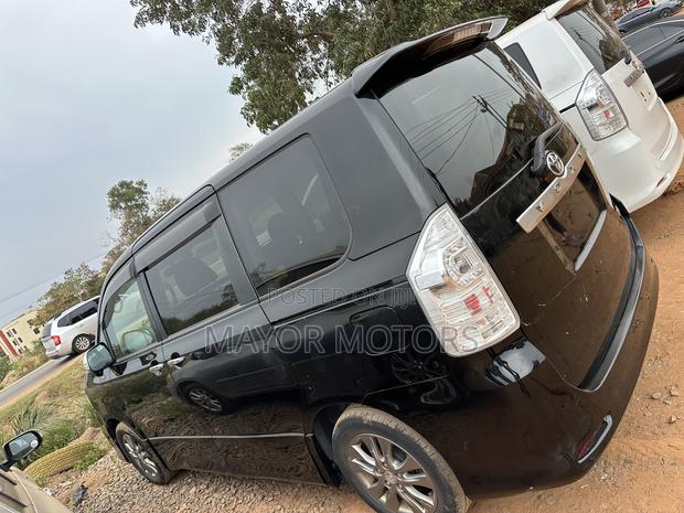 Toyota Voxy X L Edition 2WD 8-Seater 2013 Black