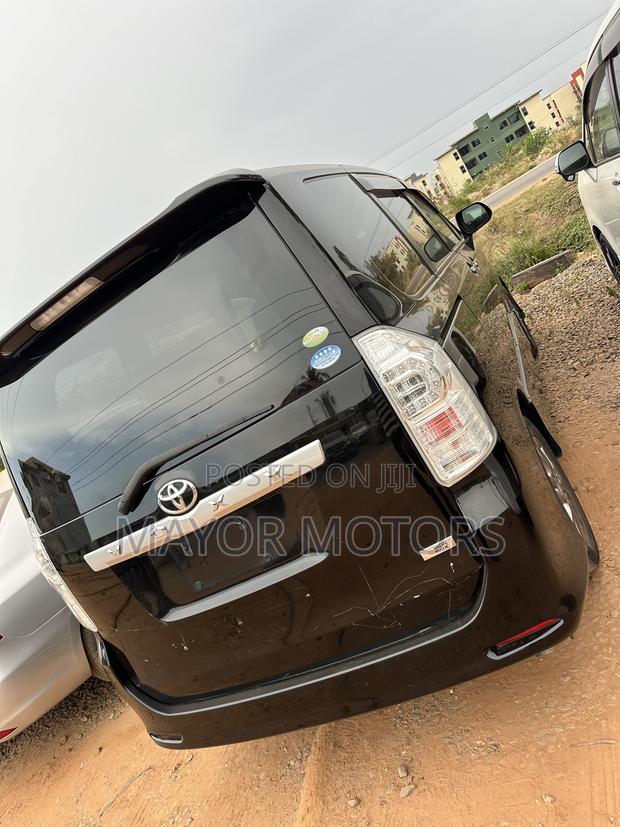 Toyota Voxy X L Edition 2WD 8-Seater 2013 Black