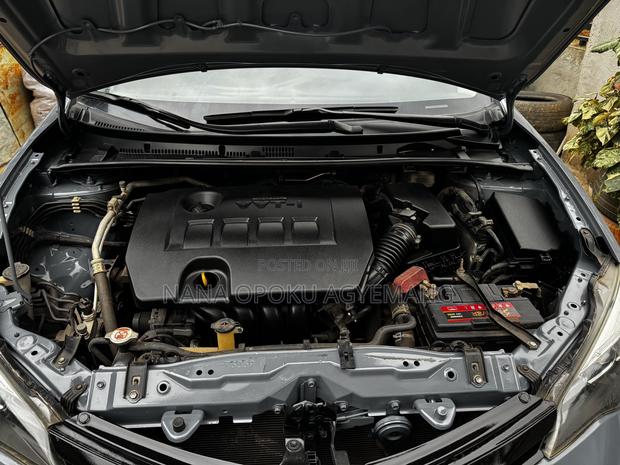 Toyota Corolla SE 4dr Sedan (1.8L 4cyl CVT) 2017