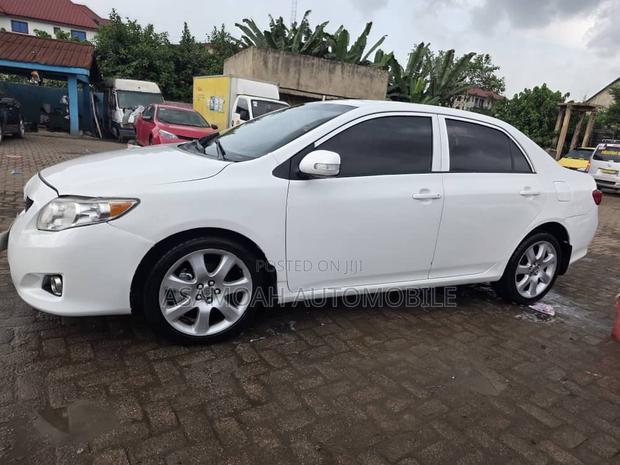 Toyota Corolla LE 4dr Sedan (1.8L 4cyl 4A) 2010 White