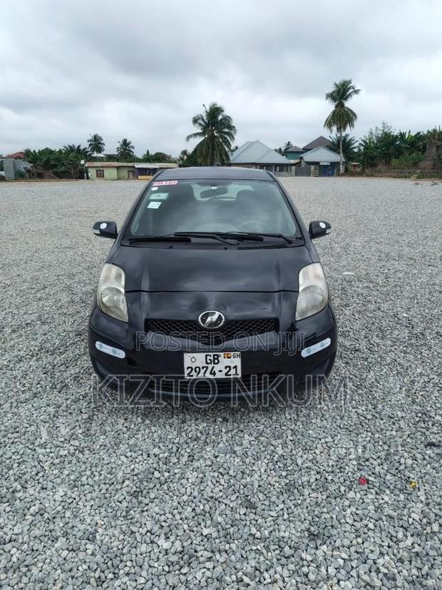 Toyota Vitz 1.3 AWD 5dr 2010 Black