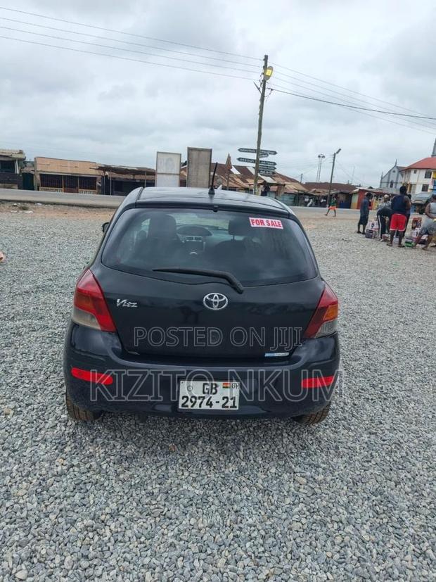 Toyota Vitz 1.3 AWD 5dr 2010 Black
