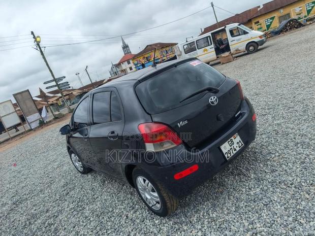 Toyota Vitz 1.3 AWD 5dr 2010 Black