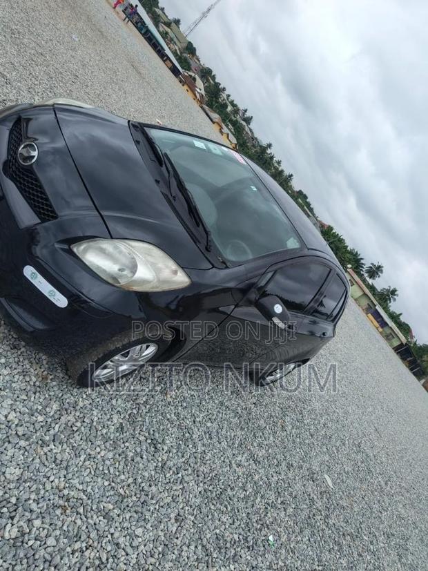 Toyota Vitz 1.3 AWD 5dr 2010 Black