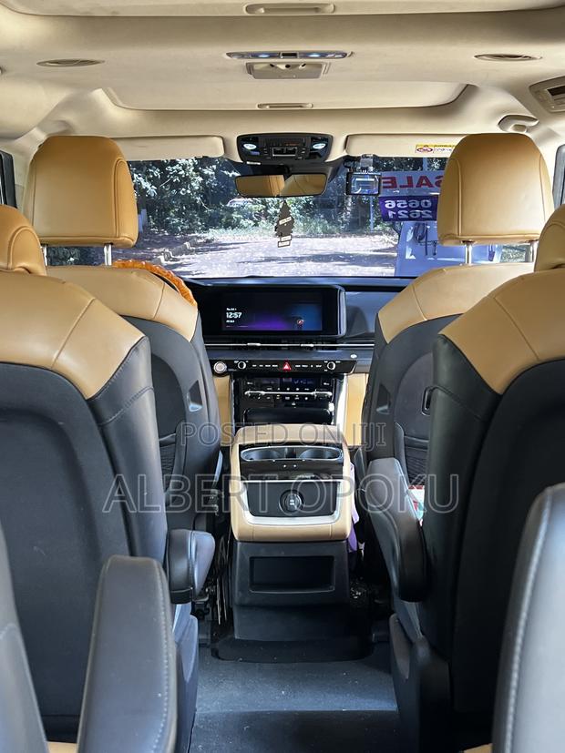 Kia Carnival 2021 White
