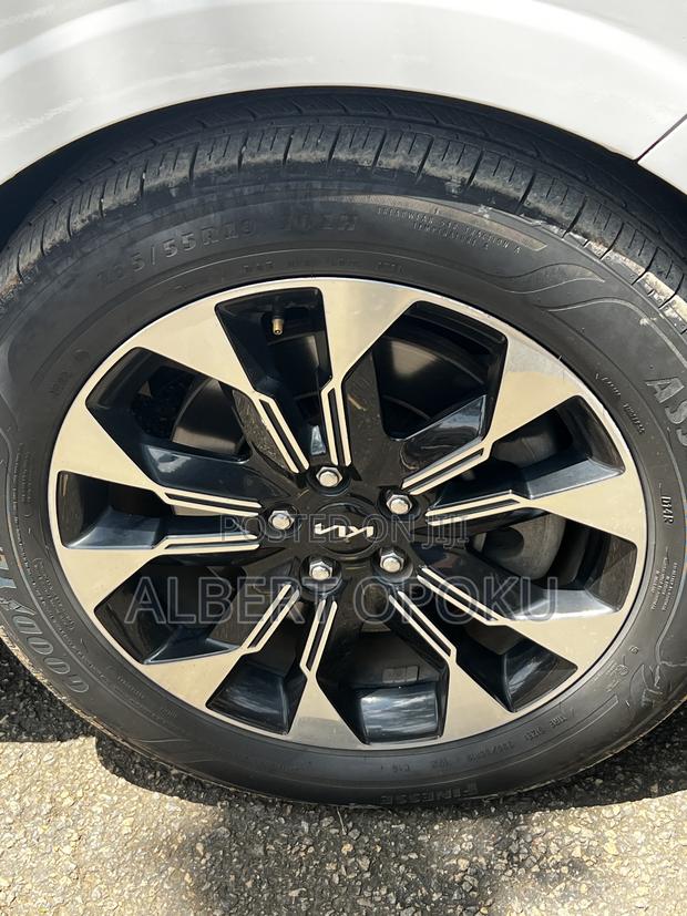 Kia Carnival 2021 White