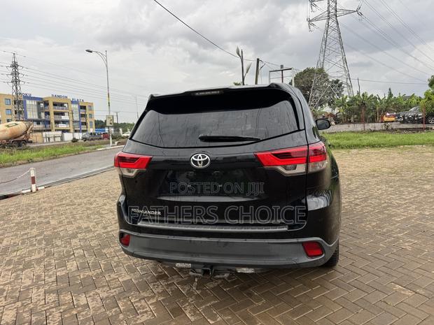 Toyota Highlander LE 4x2 (2.7L 4cyl 6A) 2018 Black
