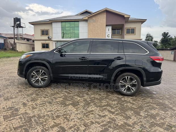 Toyota Highlander LE 4x2 (2.7L 4cyl 6A) 2018 Black