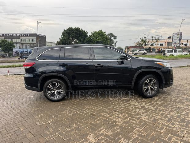 Toyota Highlander LE 4x2 (2.7L 4cyl 6A) 2018 Black