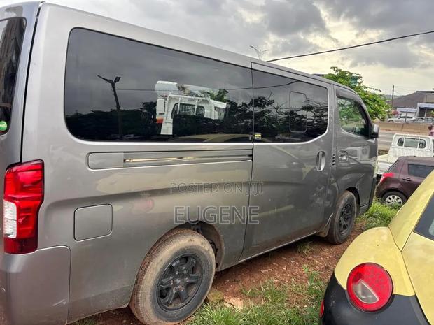 Nissan Caravan 2012 Gray