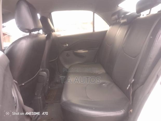 Toyota Yaris Base Sedan 4dr 2010 White