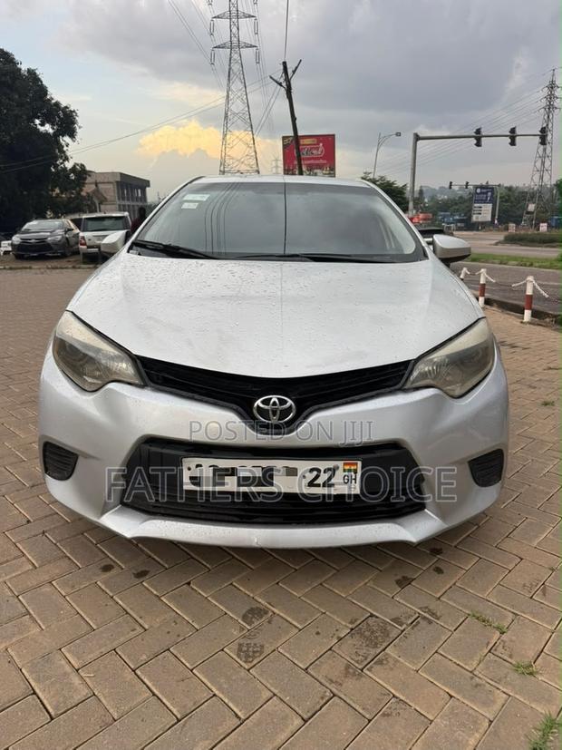 Toyota Corolla LE 4dr Sedan (1.8L 4cyl CVT) 2015 Silver