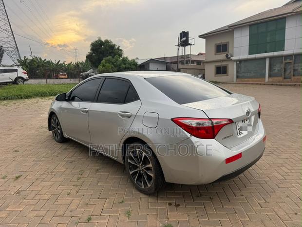 Toyota Corolla LE 4dr Sedan (1.8L 4cyl CVT) 2015 Silver