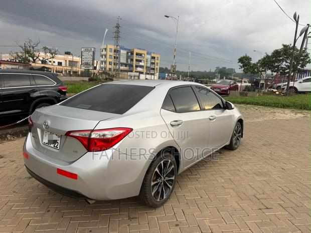 Toyota Corolla LE 4dr Sedan (1.8L 4cyl CVT) 2015 Silver