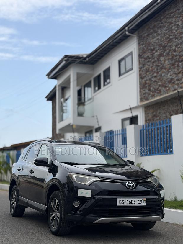 Toyota RAV4 XLE 4dr SUV AWD (2.5L 4cyl 6A) 2018 Black