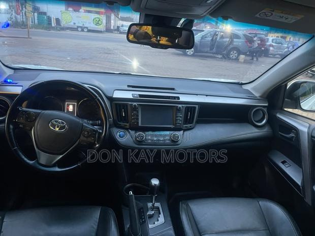 Toyota RAV4 Limited AWD (2.5L 4cyl 6A) 2017 White