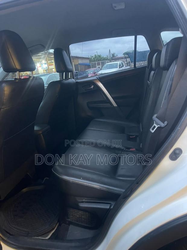 Toyota RAV4 Limited AWD (2.5L 4cyl 6A) 2017 White