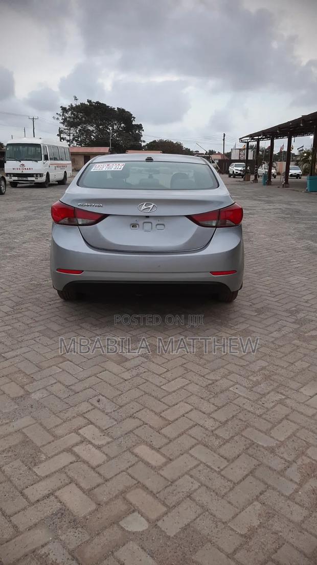 Hyundai Elantra 2016 Silver