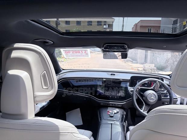 Mercedes-Benz E300 2024