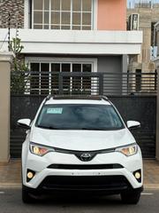 Toyota RAV4 XLE 4dr SUV (2.5L 4cyl 6A) 2018 White for sale