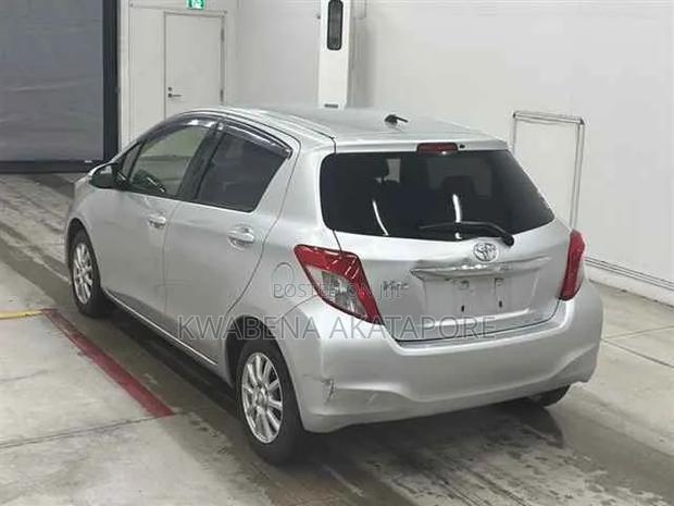 Toyota Vitz 1.3 FWD 5dr 2013 Silver