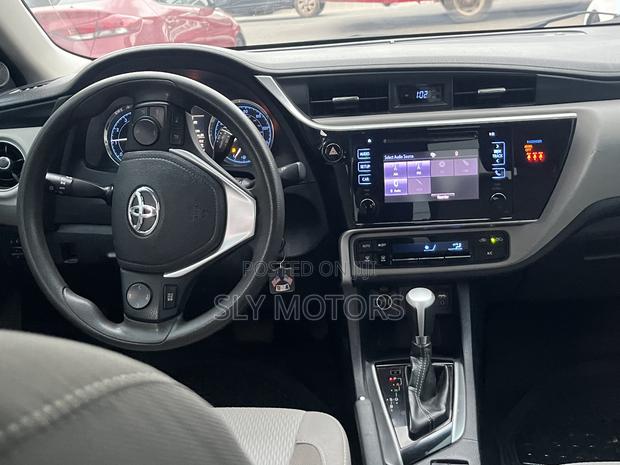 Toyota Corolla LE (1.8L 4cyl 2A) 2018 Red