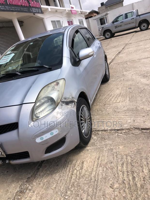 Toyota Vitz 2010 Silver