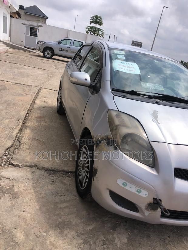 Toyota Vitz 2010 Silver