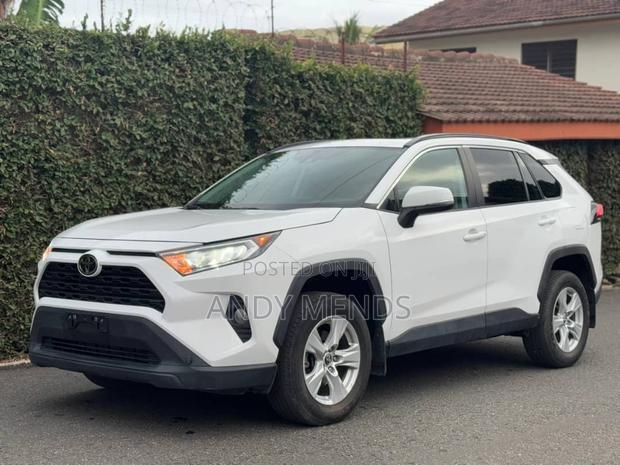 Toyota RAV4 XLE AWD 2020 White