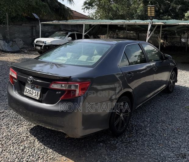 Toyota Camry SE Sport 4dr Sedan (2.5L 4cyl 6A) 2014 Gray