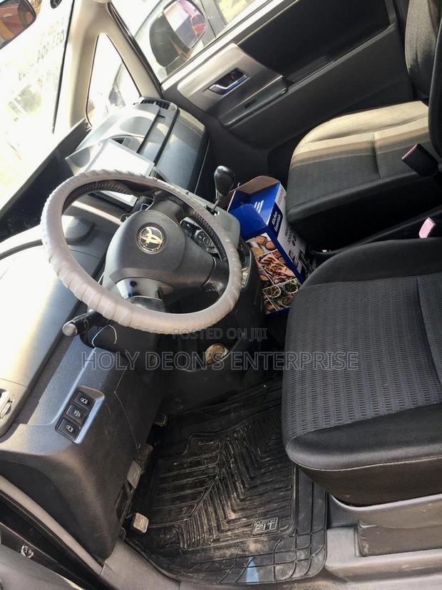 Toyota Voxy V 2WD 8-Seater 2013 Gray