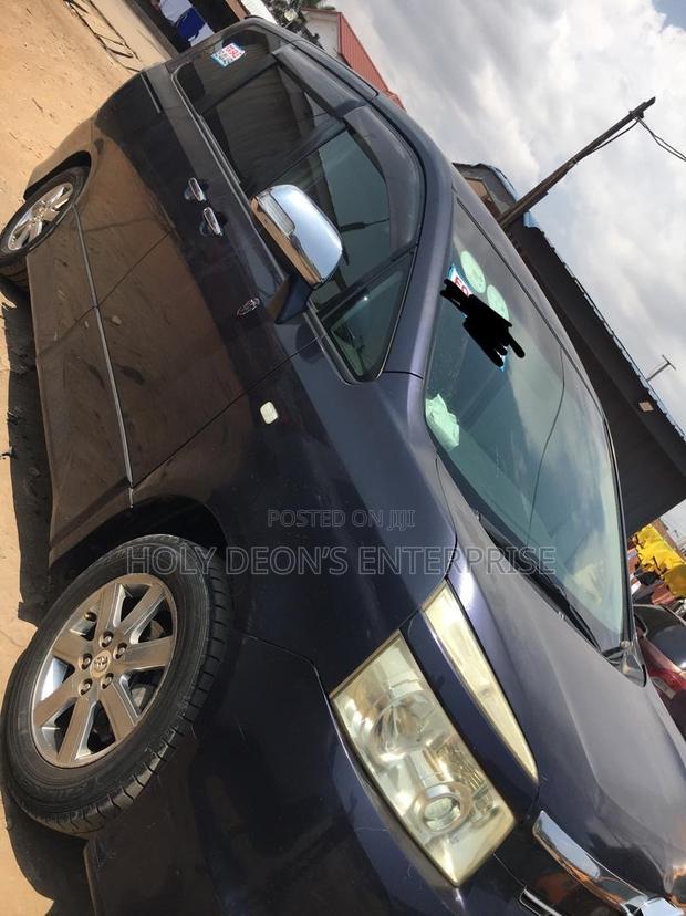 Toyota Voxy V 2WD 8-Seater 2013 Gray
