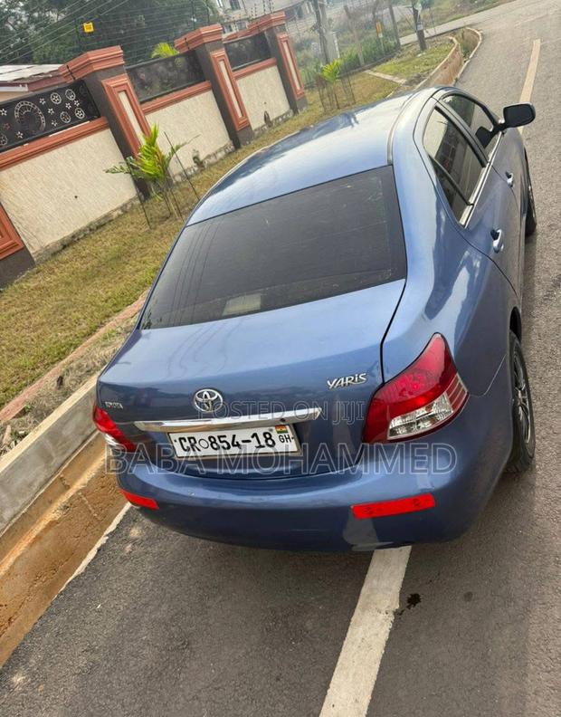 Toyota Yaris Base Sedan 4dr 2010 Blue