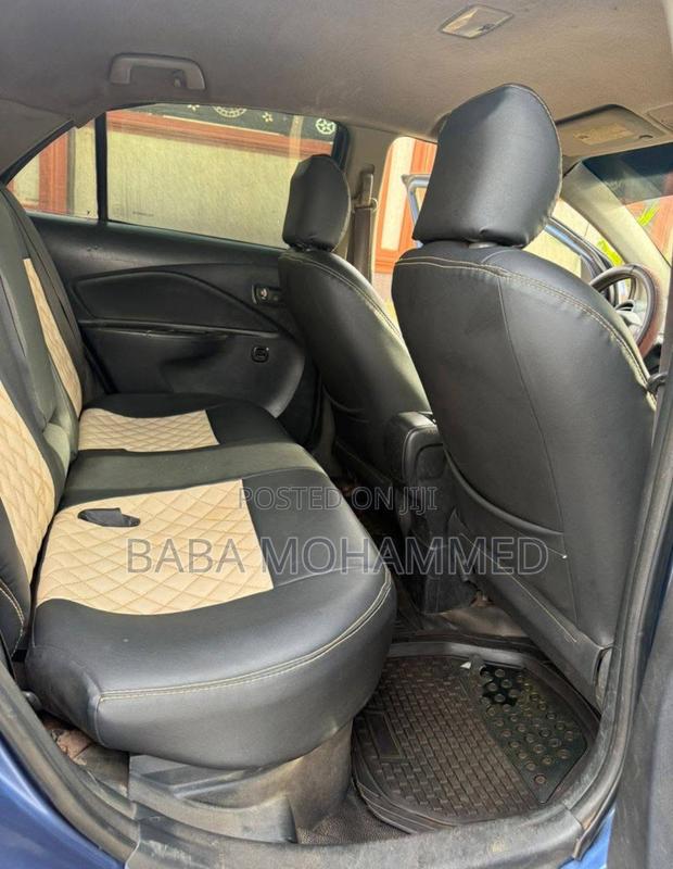 Toyota Yaris Base Sedan 4dr 2010 Blue