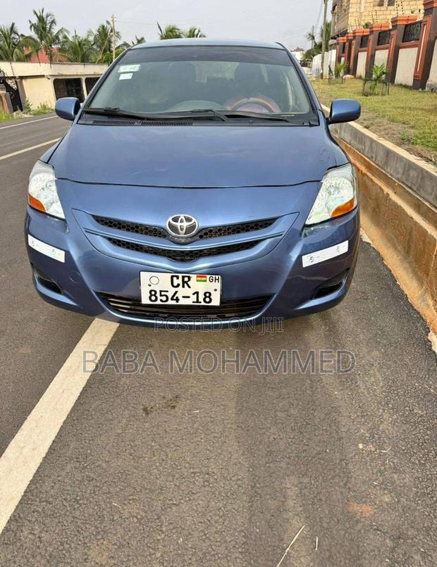 Toyota Yaris Base Sedan 4dr 2010 Blue