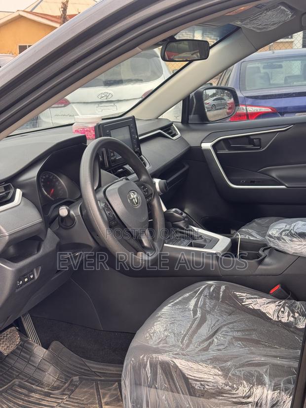 Toyota RAV4 LE 2022 Gray