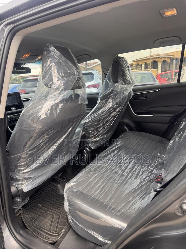 Toyota RAV4 LE 2022 Gray