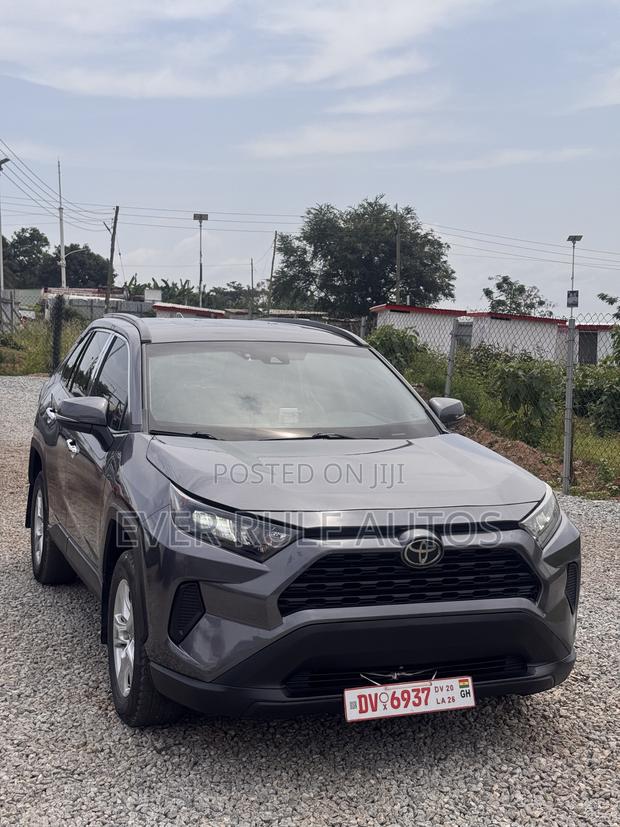 Toyota RAV4 LE 2022 Gray